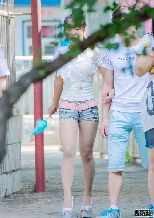 肉丝袜热裤,展现夏日性感魅力