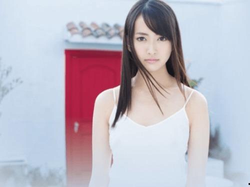 濑明日香AV,AV界新秀，性感魅力征服无数粉丝